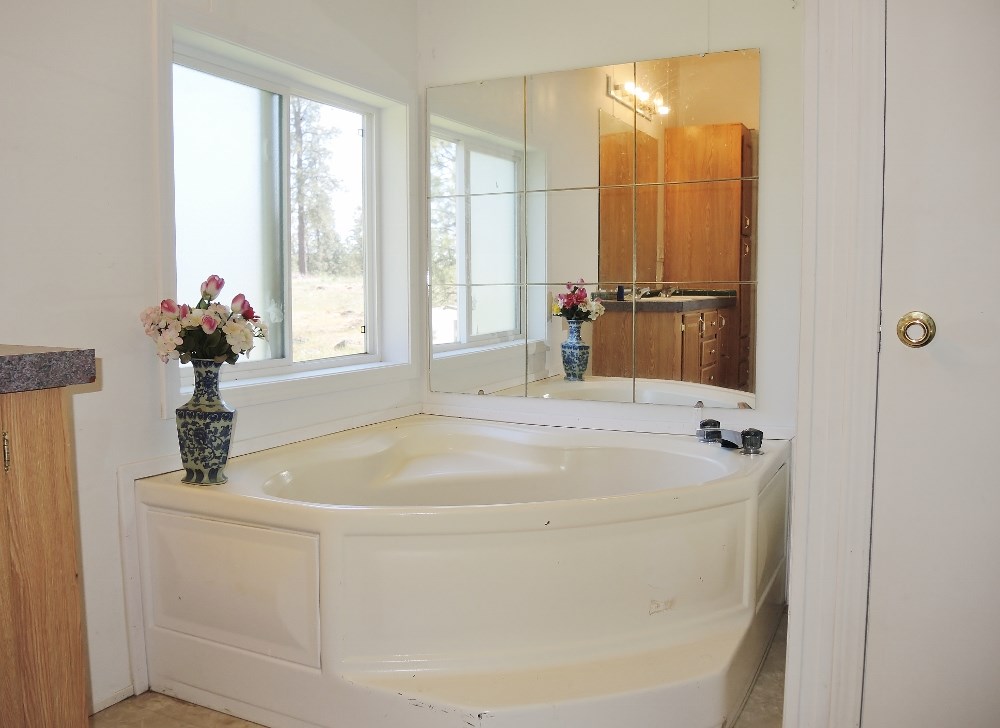 22915 South Cross Road Cheney, WA 99004 - Photo 14 of 20
