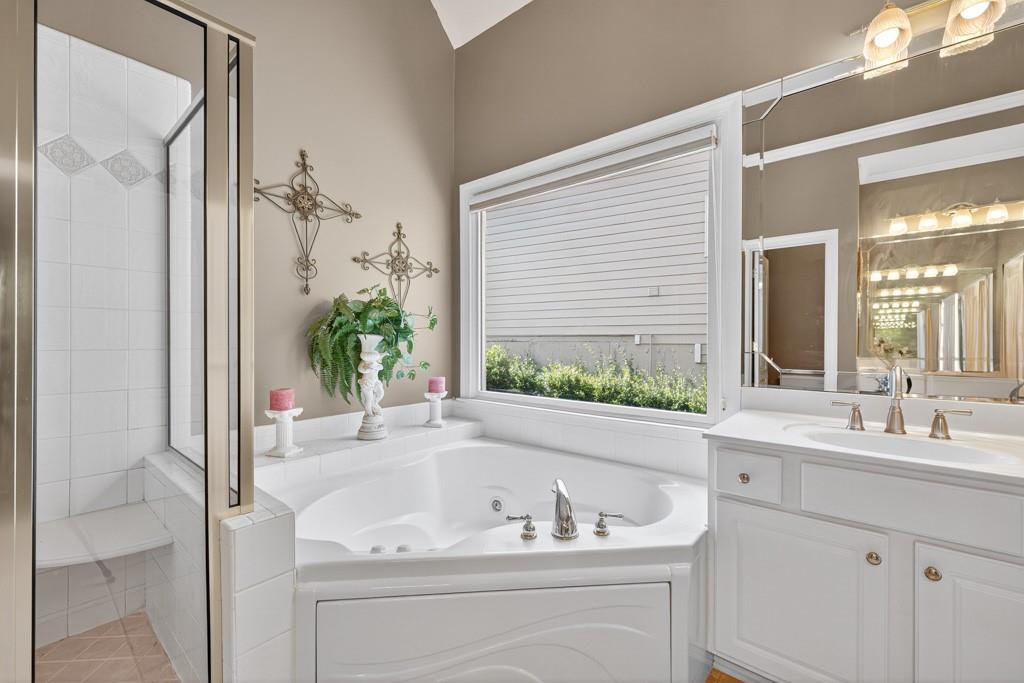 994 Fairview Club Circle Dacula, GA 30019 - Photo 17 of 57 a bathroom with a sink and a bathtub