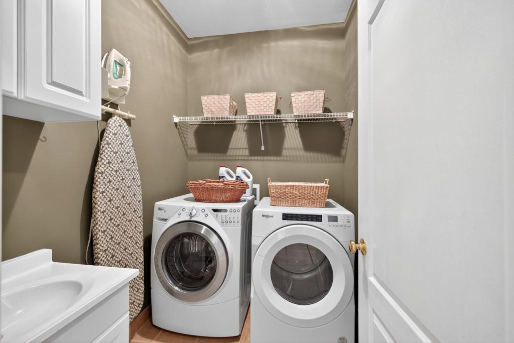994 Fairview Club Circle Dacula, GA 30019 - Photo 26 of 57 a utility room with dryer and washer
