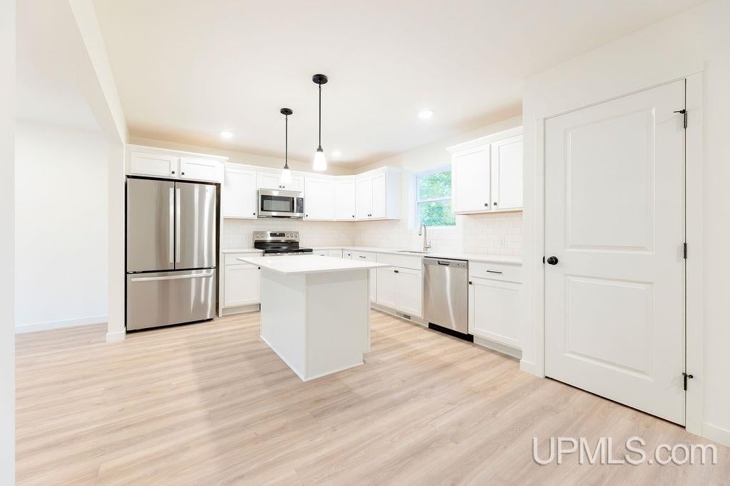 39 Tipperary Road Gladstone, MI 49837 - Photo 11 of 52 Gallery Image 11