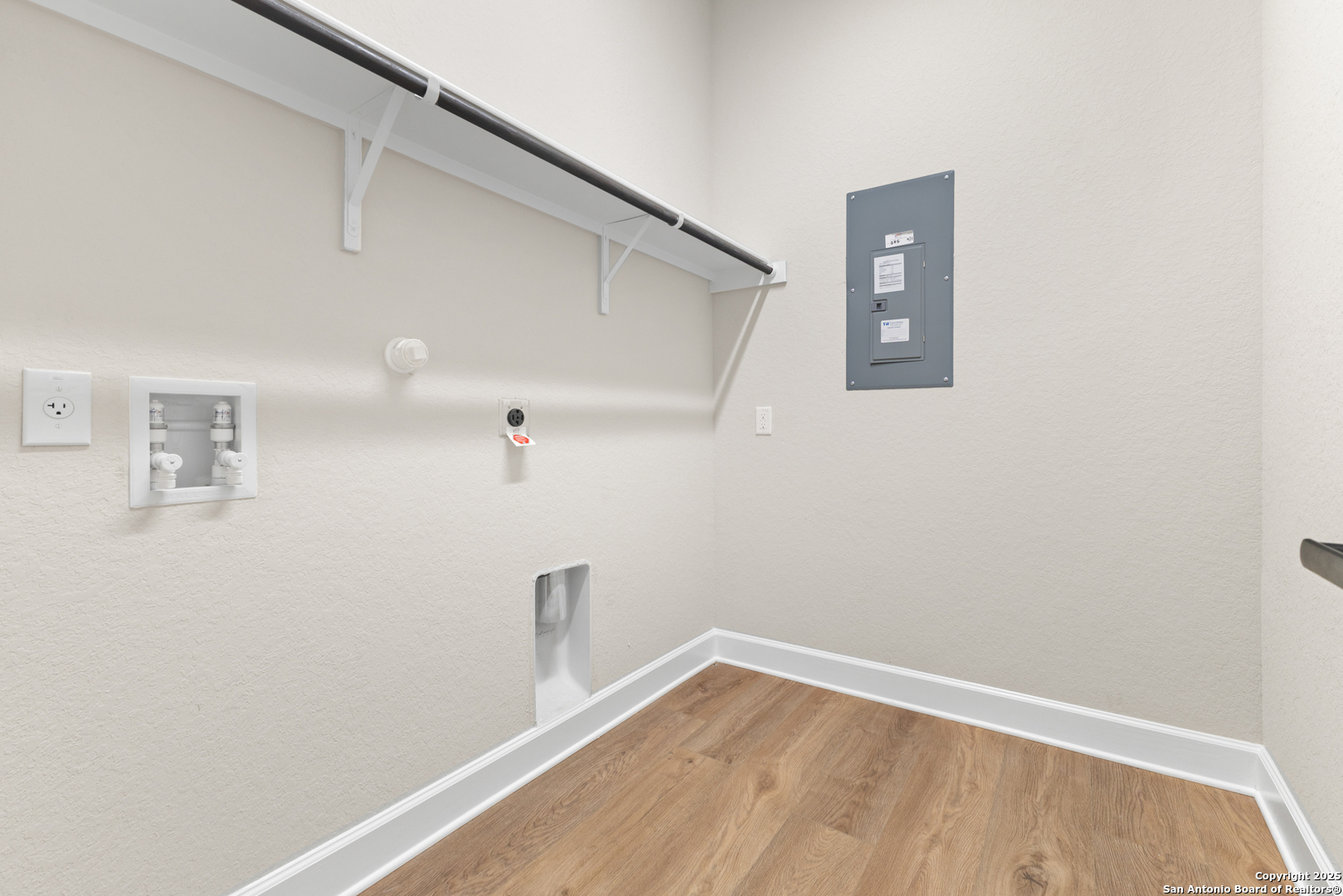 399 James Way Castroville, TX 78009 - Photo 23 of 32 a view of a small space