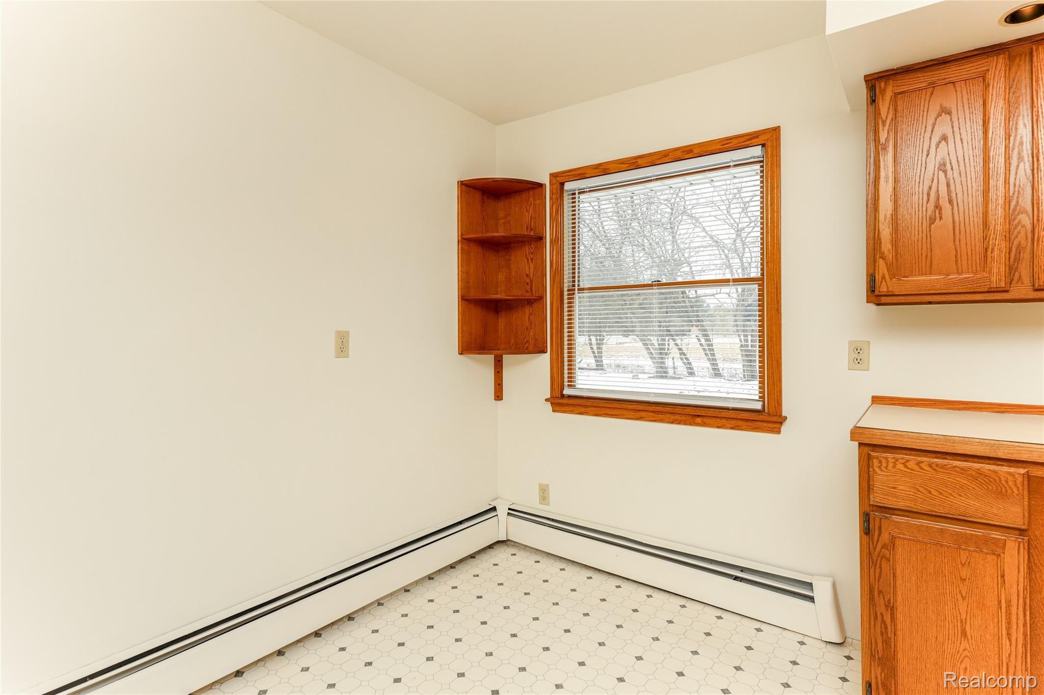 8200 Grossman Road Manchester, MI 48158 - Photo 8 of 26 Breakfast Nook.jpg