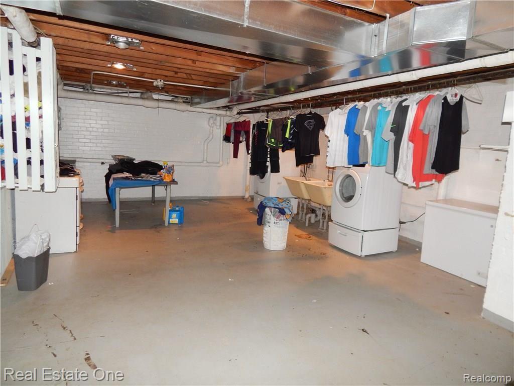 19265 Canterbury Road Detroit, MI 48221 - Photo 39 of 41 Laundry room