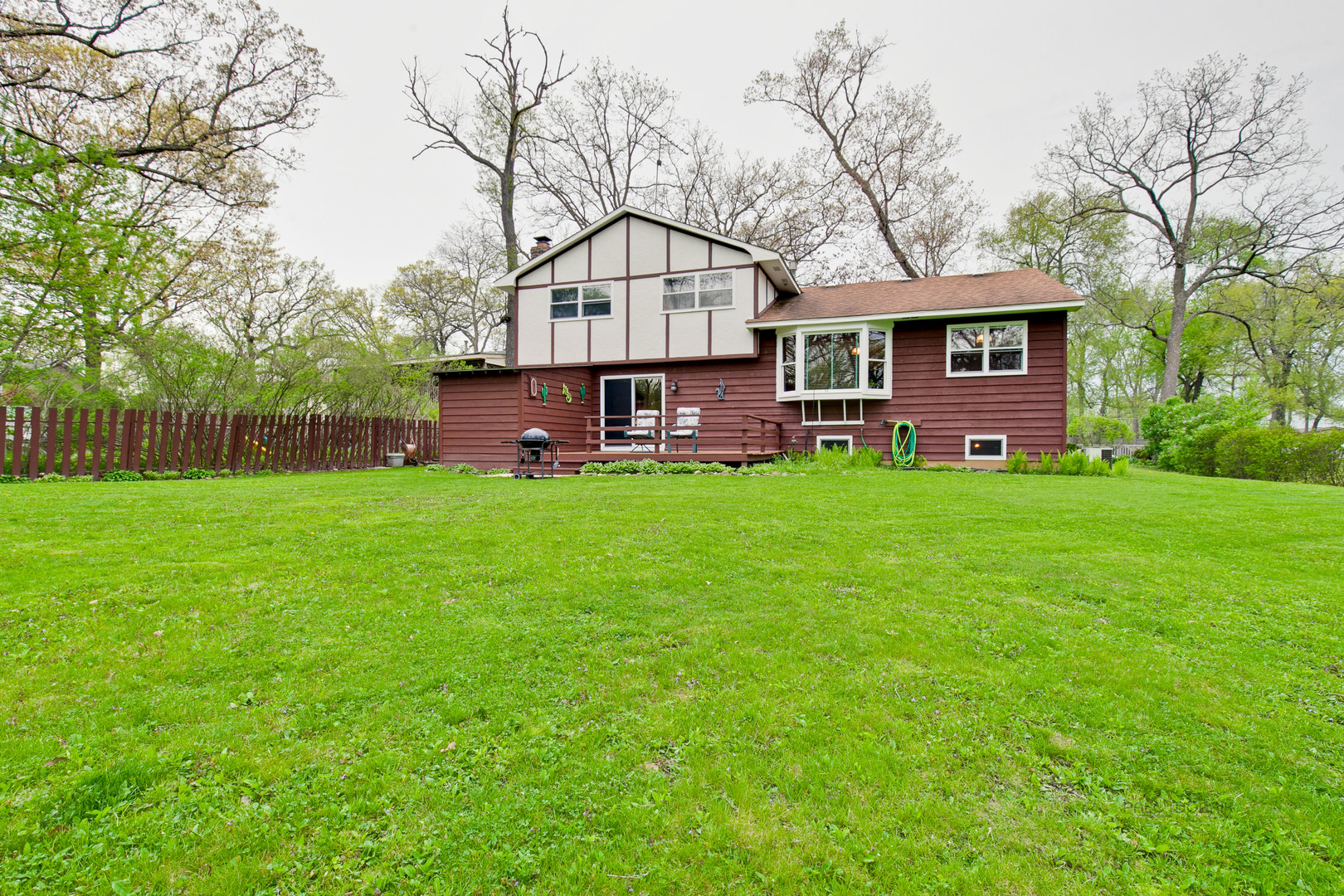 7712 Ravina Drive Spring Grove, IL 60081 - Photo 4 of 30 front view of a house with a yard