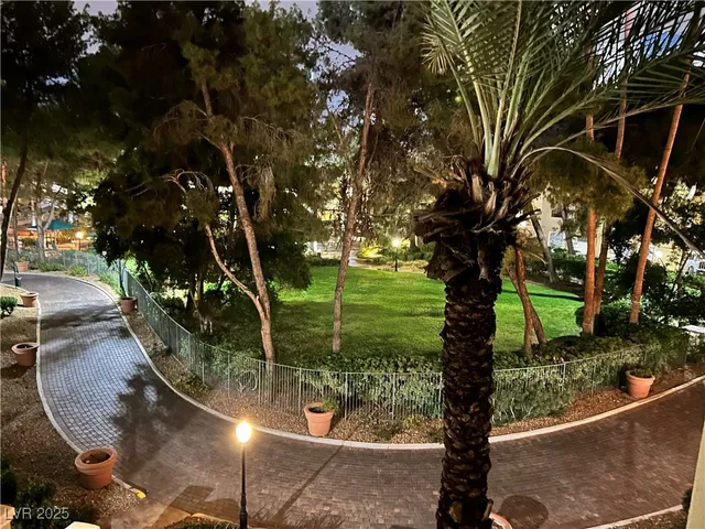 $1,450 | 230 East Flamingo Road, Unit 202, Las Vegas, NV 89169