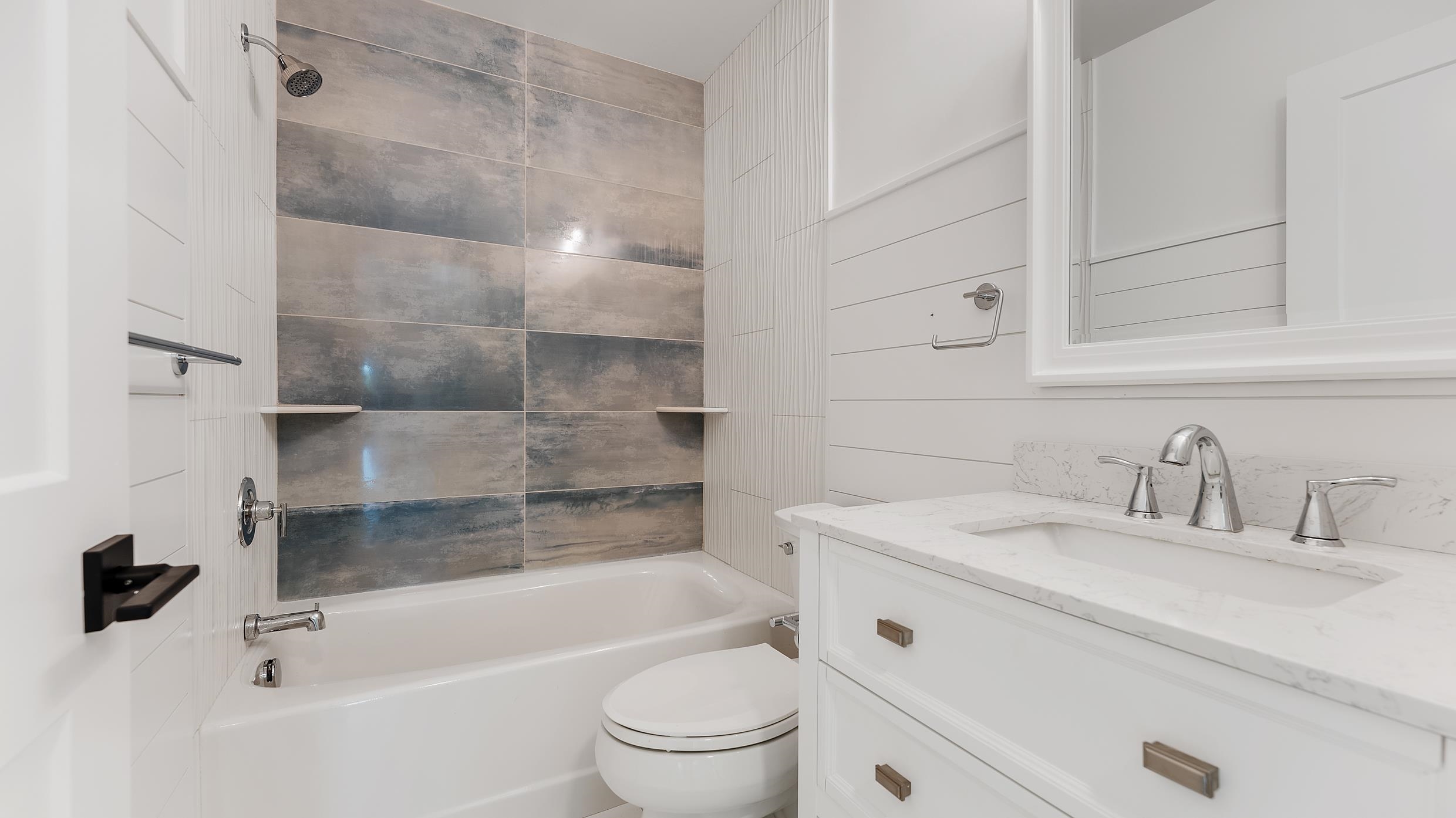 2701 Landis Avenue, Unit B SOUTH Sea Isle City, NJ 08243 - Photo 32 of 34 a bathroom with a sink a toilet and a bathtub