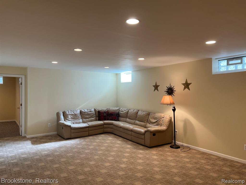 5397 Forest Ridge Drive, Unit 2 Clarkston, MI 48346 - Photo 37 of 44