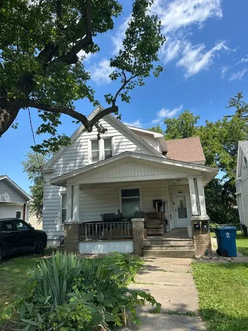 a view of a house with swimming pool and sitting area