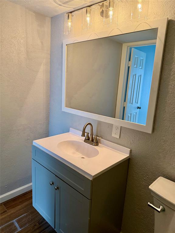 12818 Midway Road, Unit 1089 Dallas, TX 75244 - Photo 17 of 18 a bathroom with a sink and a mirror