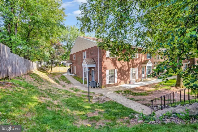 a view of a house with backyard and tree