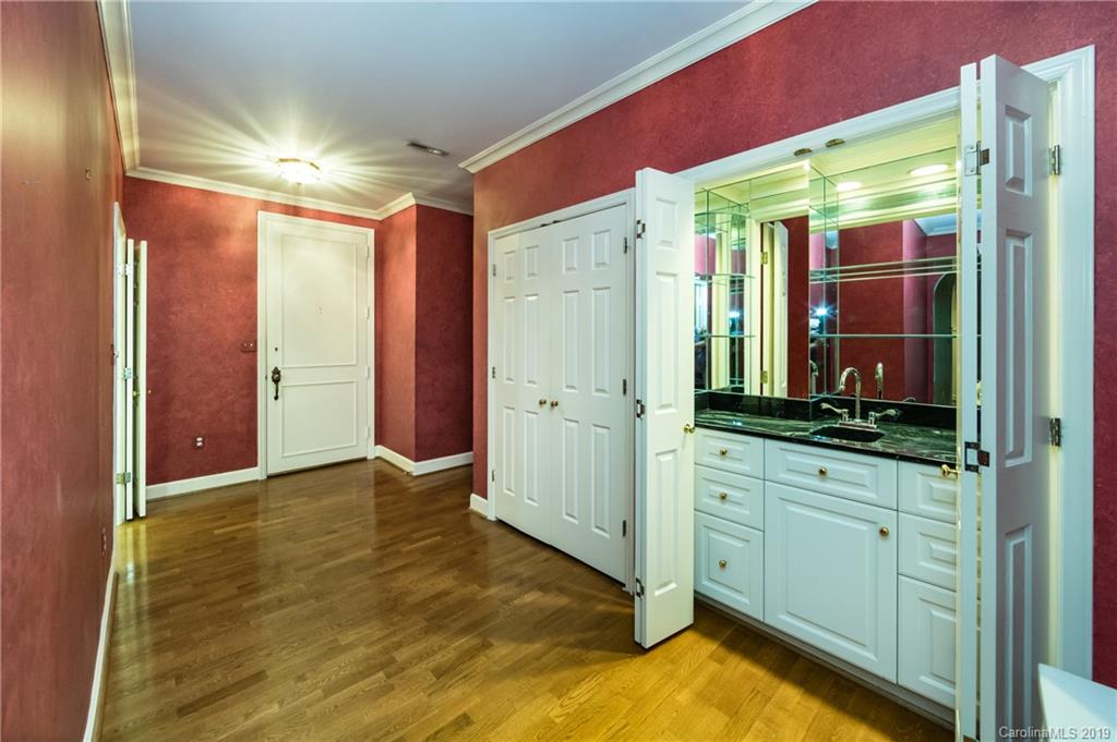 906 Cherokee Road Charlotte, NC 28207 - Photo 3 of 18 Gallery Image 3