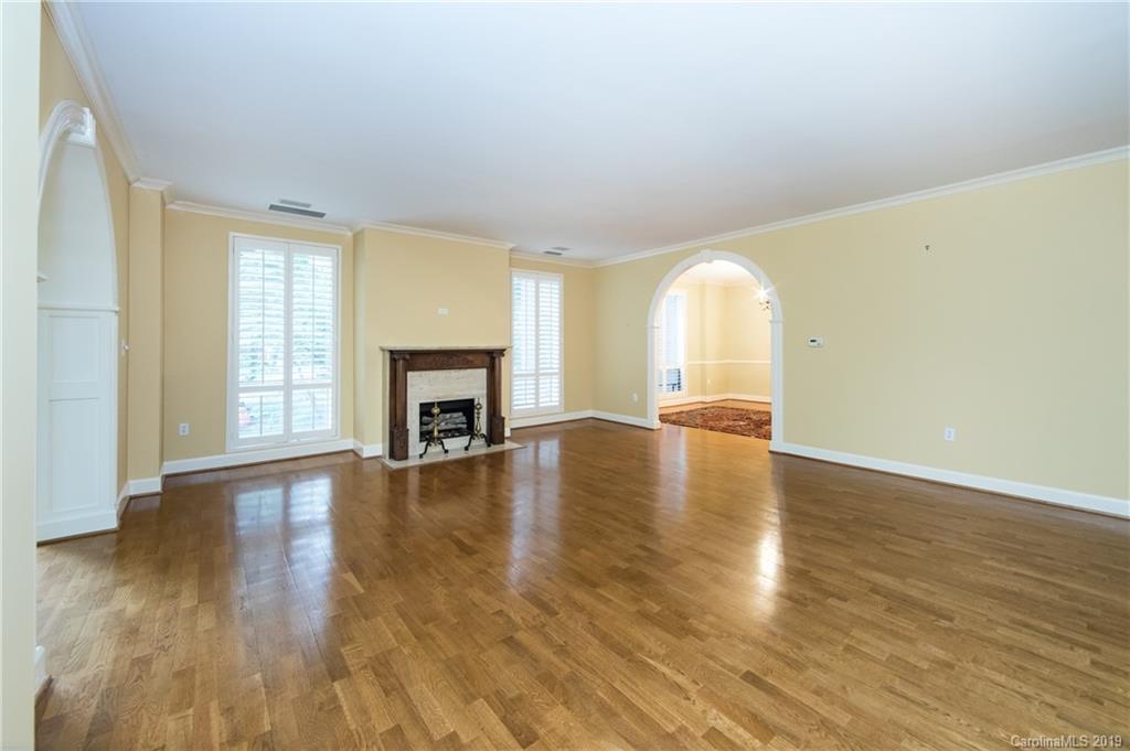 906 Cherokee Road Charlotte, NC 28207 - Photo 4 of 18 Gallery Image 4