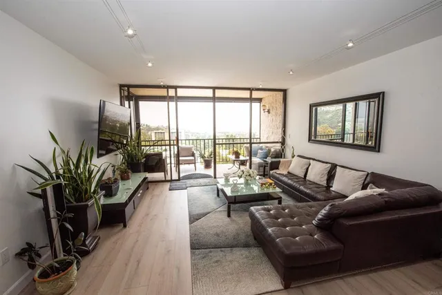 $1,795,000 | 2500 Torrey Pines Road, Unit 902, La Jolla, CA 92037