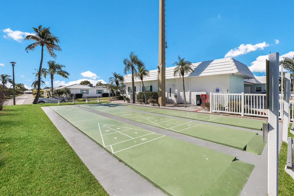 957 Spanish Drive North Longboat Key, FL 34228 - Photo 29 of 37 a view of a volley ball court