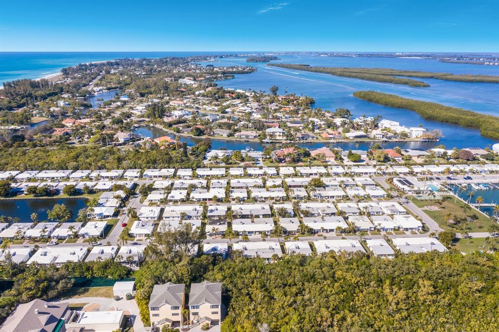 957 Spanish Drive North Longboat Key, FL 34228 - Photo 37 of 37 a view of a city