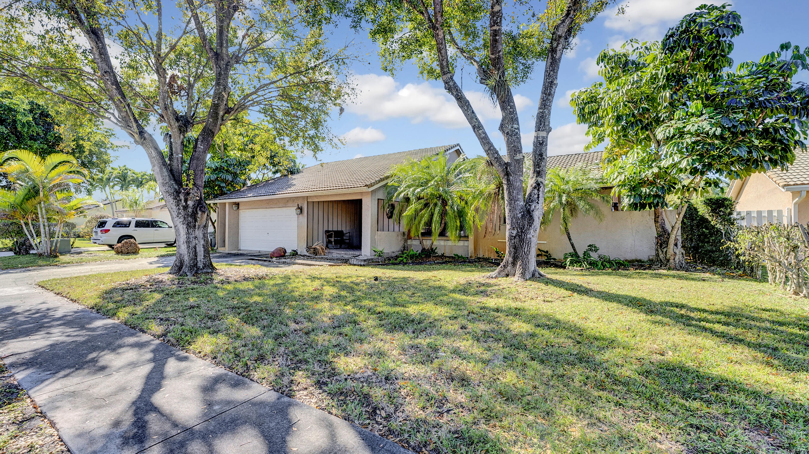 21363 Chinaberry Drive Boca Raton, FL 33428 - Photo 3 of 10 DSC06421
