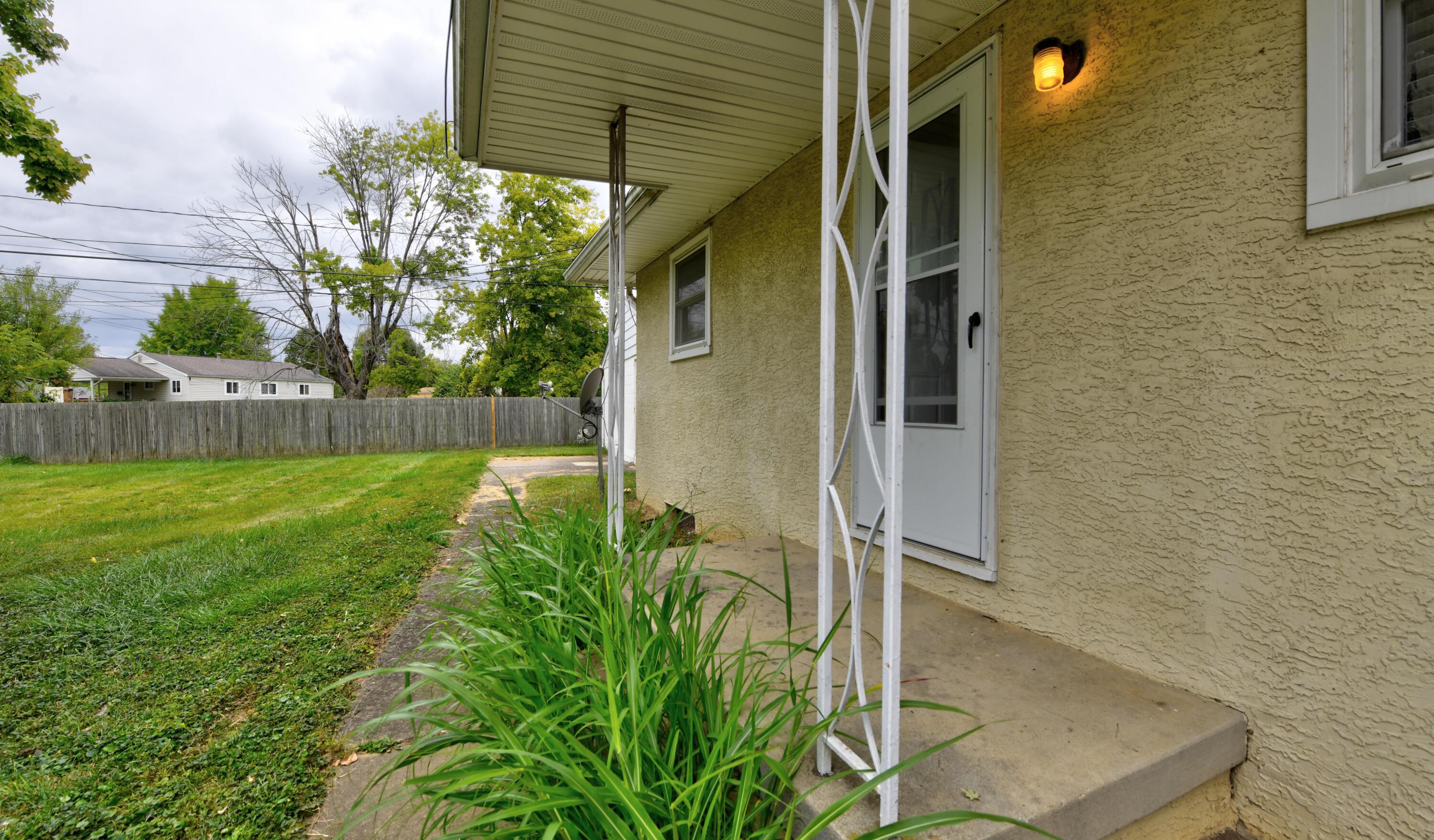 3715 Arnelle Road Columbus, OH 43228 - Photo 19 of 24 Back Porch