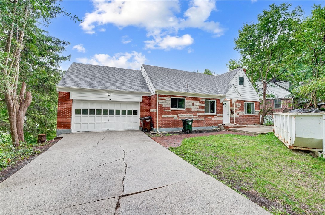 239 West Nottingham Road Dayton, OH 45405 - Photo 1 of 37 Gallery Image 1