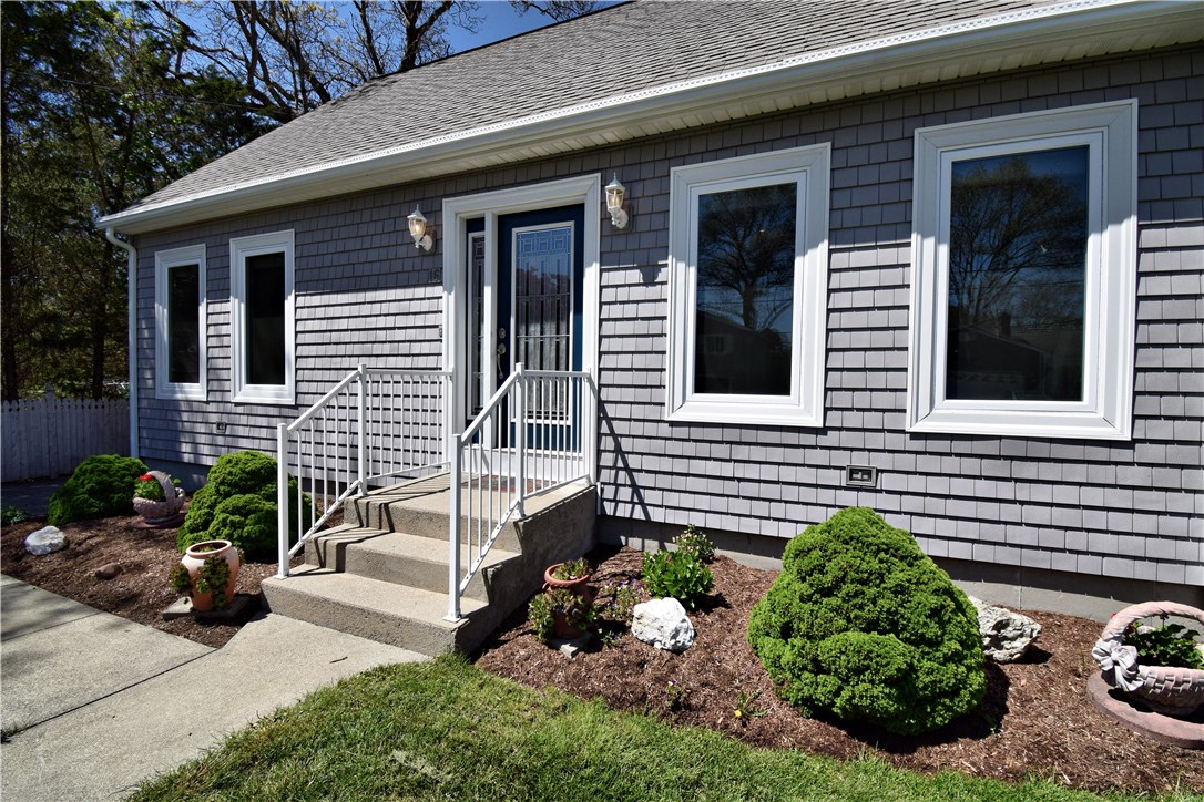 16 Stuart Street Warren, RI 02885 - Photo 2 of 20 Gallery Image 2