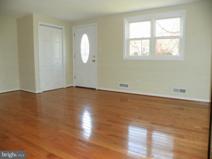 1325 Halstead Road Parkville, MD 21234 - Photo 5 of 11 Living Room