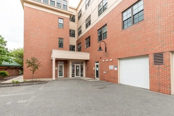 $2,825 | 26 New Derby Street, Unit 407, Salem, MA 01970