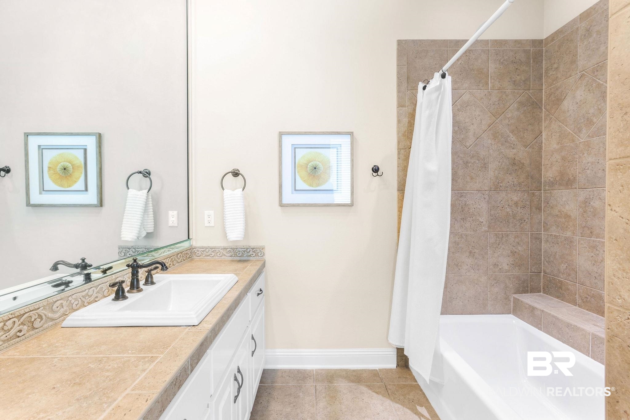 32318 River Road Orange Beach, AL 36561 - Photo 20 of 48 Guest Bath 4