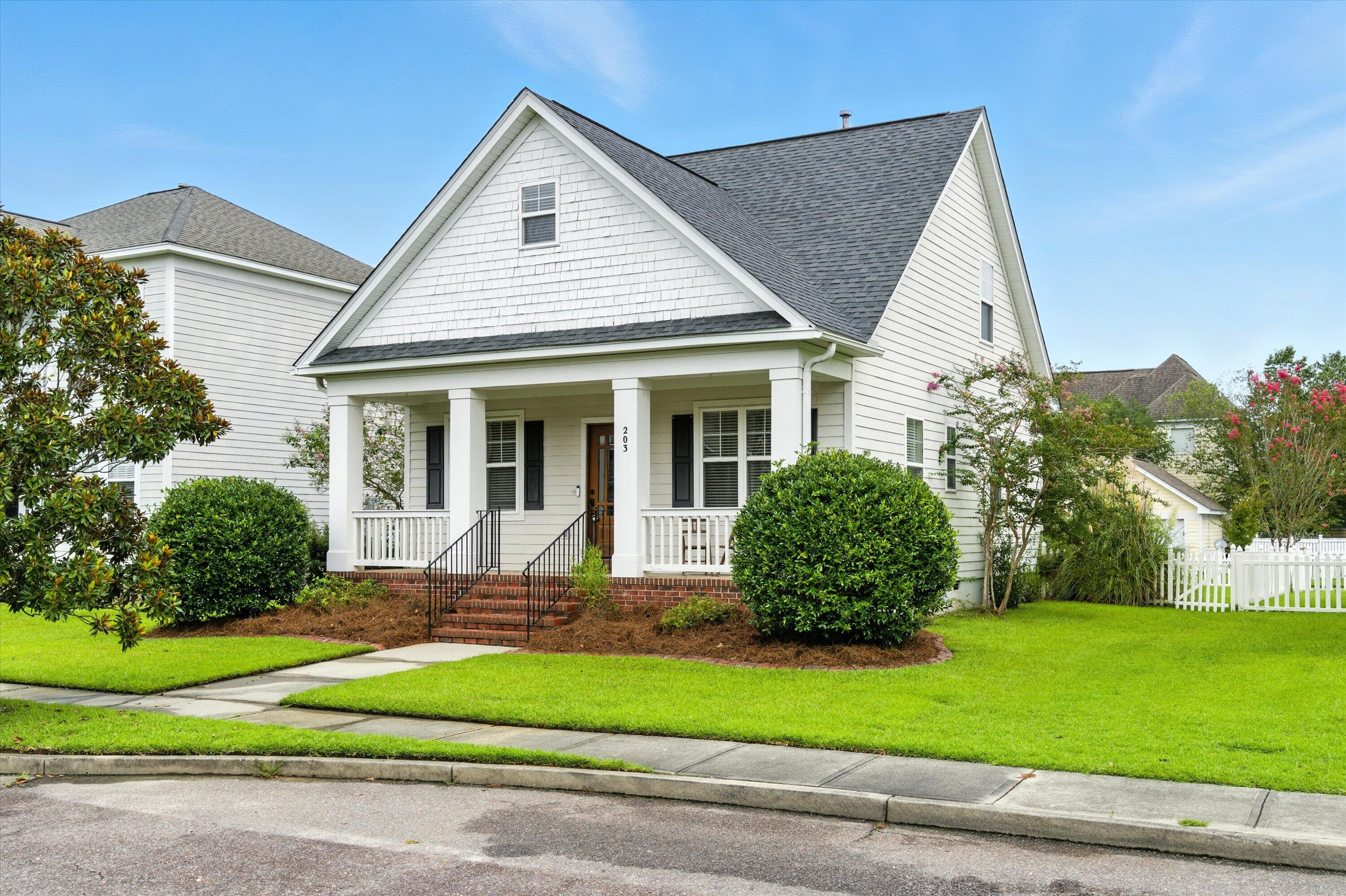 203 Hydrangea Street Summerville, SC 29483 - Photo 4 of 42 05-001_DSC05809