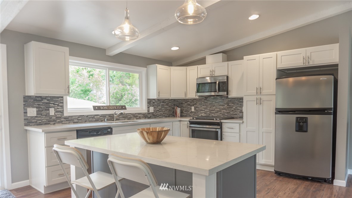 17400 158th Avenue Southeast Renton, WA 98058 - Photo 6 of 20 Gallery Image 6