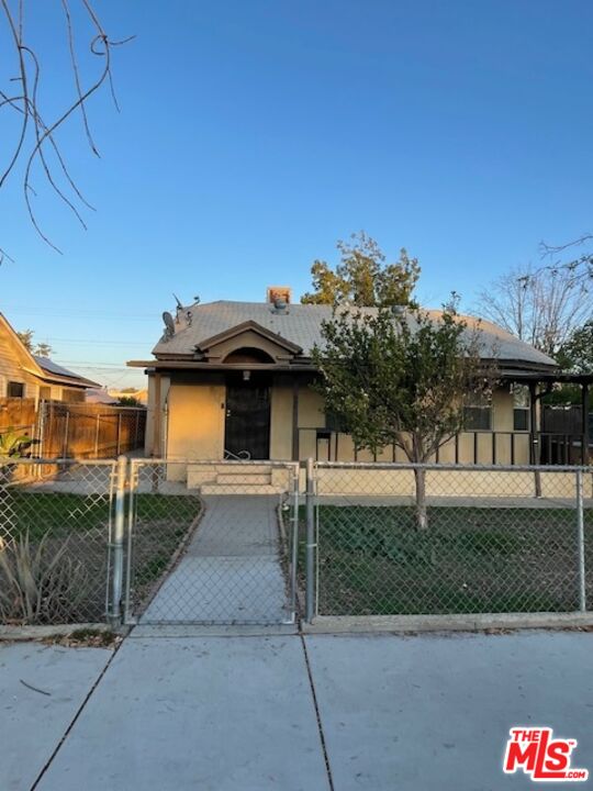 604 Eye Street Bakersfield, CA 93304 - Photo 24 of 33 a front view of a house with a yard