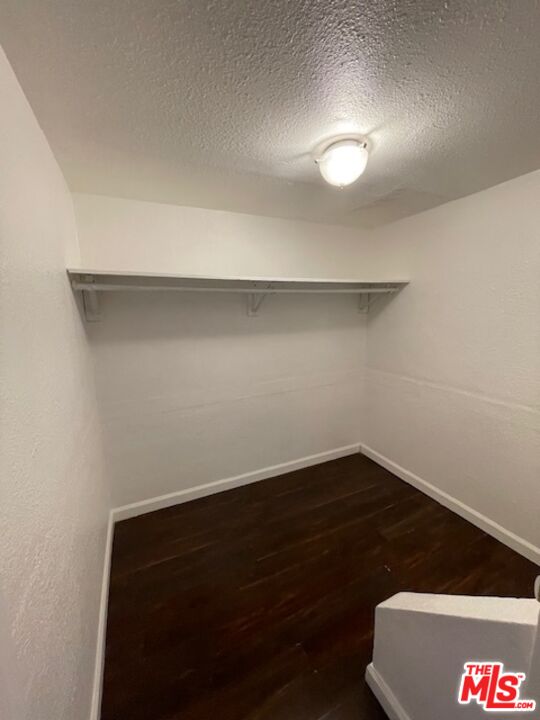 604 Eye Street Bakersfield, CA 93304 - Photo 30 of 33 a view of room