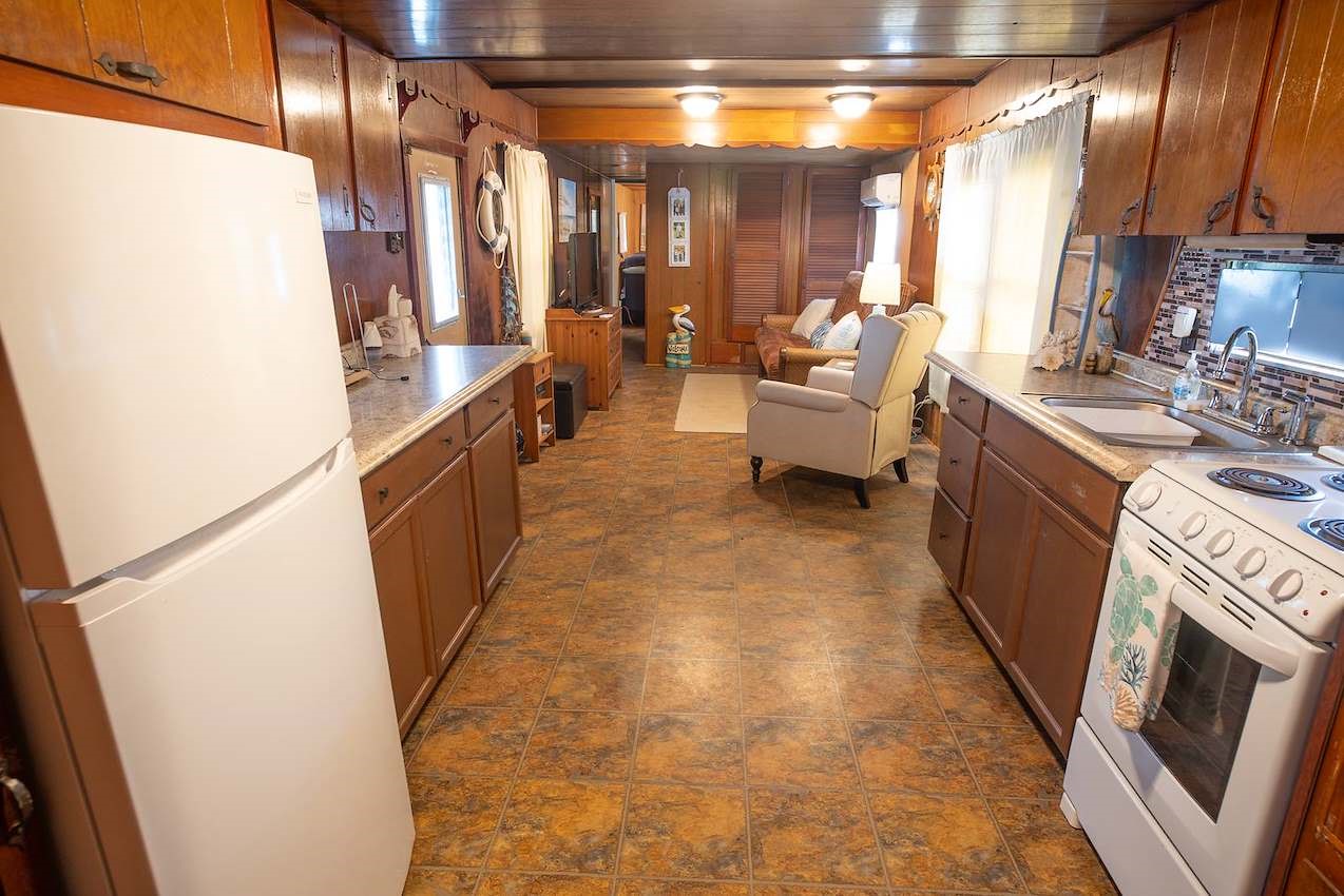 201 Neptune Sargent, TX 77414 - Photo 8 of 20