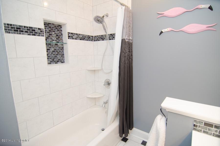 6810 Tottenham Road Louisville, KY 40207 - Photo 23 of 40 Full Bath 2 of 3