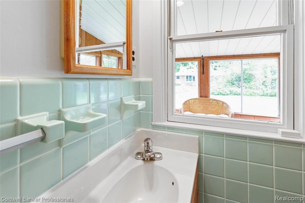 16146 Beverly Road Beverly Hills, MI 48025 - Photo 23 of 31
