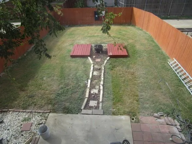 a view of a backyard with brick wall