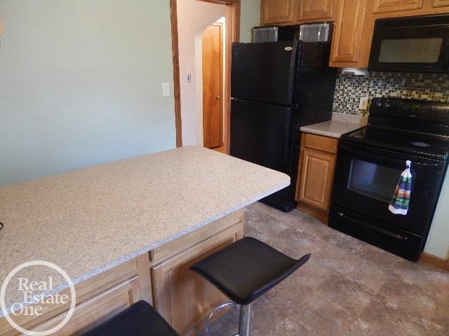 8212 Racine Road Warren, MI 48093 - Photo 4 of 27 31304125-3.JPG