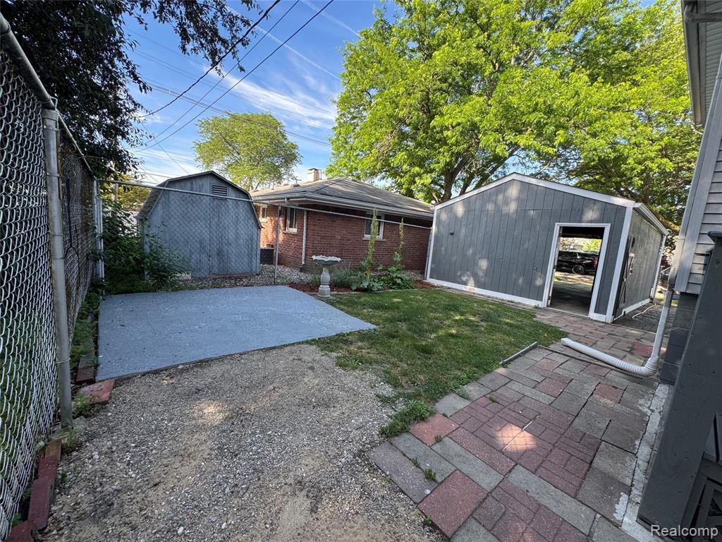 563 Eureka Road Wyandotte, MI 48192 - Photo 3 of 21