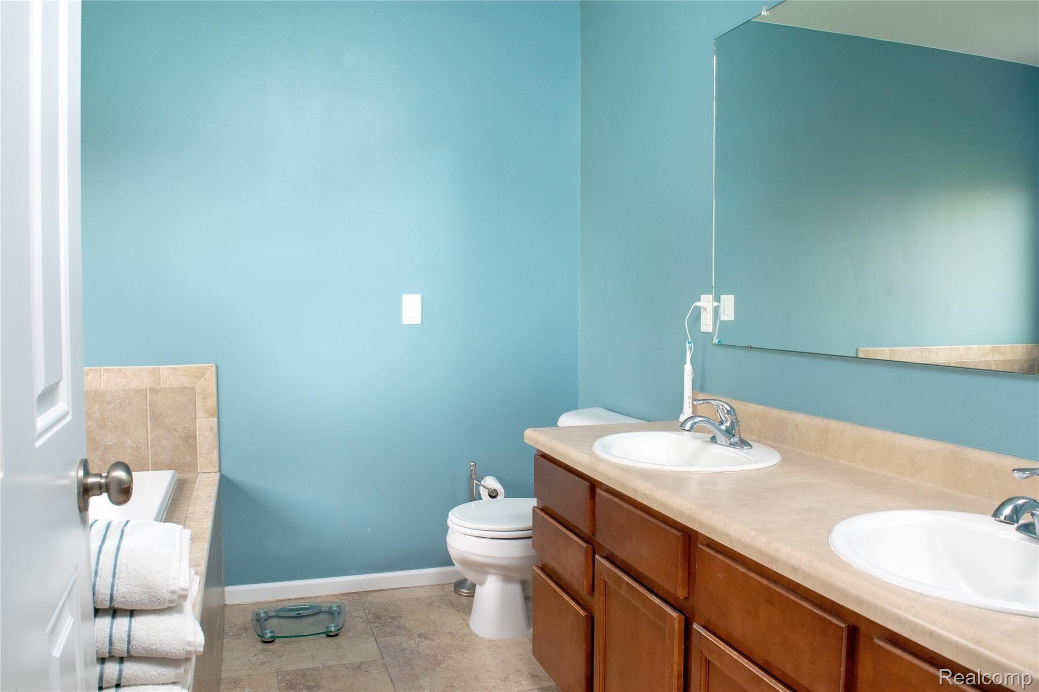 47035 Gloede Road Macomb, MI 48044 - Photo 22 of 22 DSC_0136.jpg