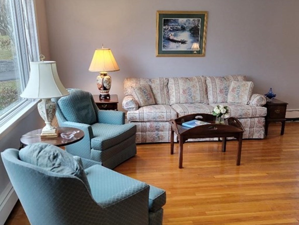 176 Ravenswood Road Waltham, MA 02453 - Photo 3 of 21 Gallery Image 3