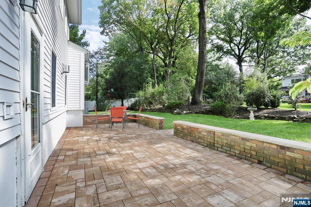 253 Jeffer Street Ridgewood, NJ 07450 - Photo 18 of 20 Gallery Image 18