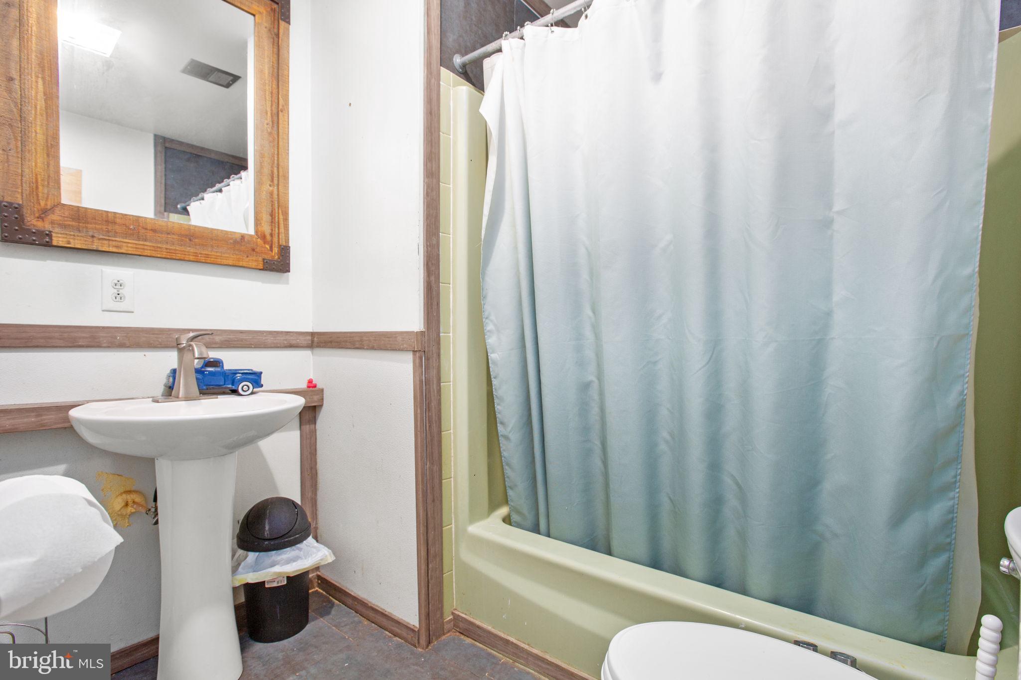 28494 Eddings Road Rhoadesville, VA 22542 - Photo 20 of 26 Full bath in hallway