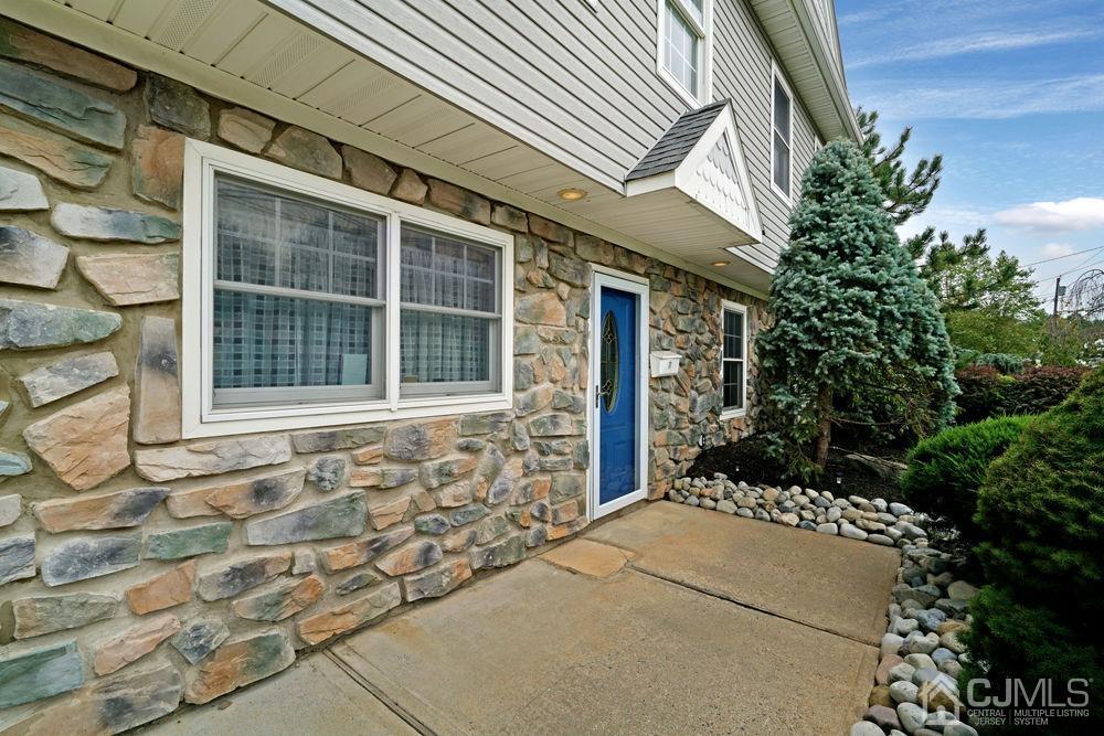 11 Kenmore Road Edison, NJ 08817 - Photo 4 of 40 a front view of a house