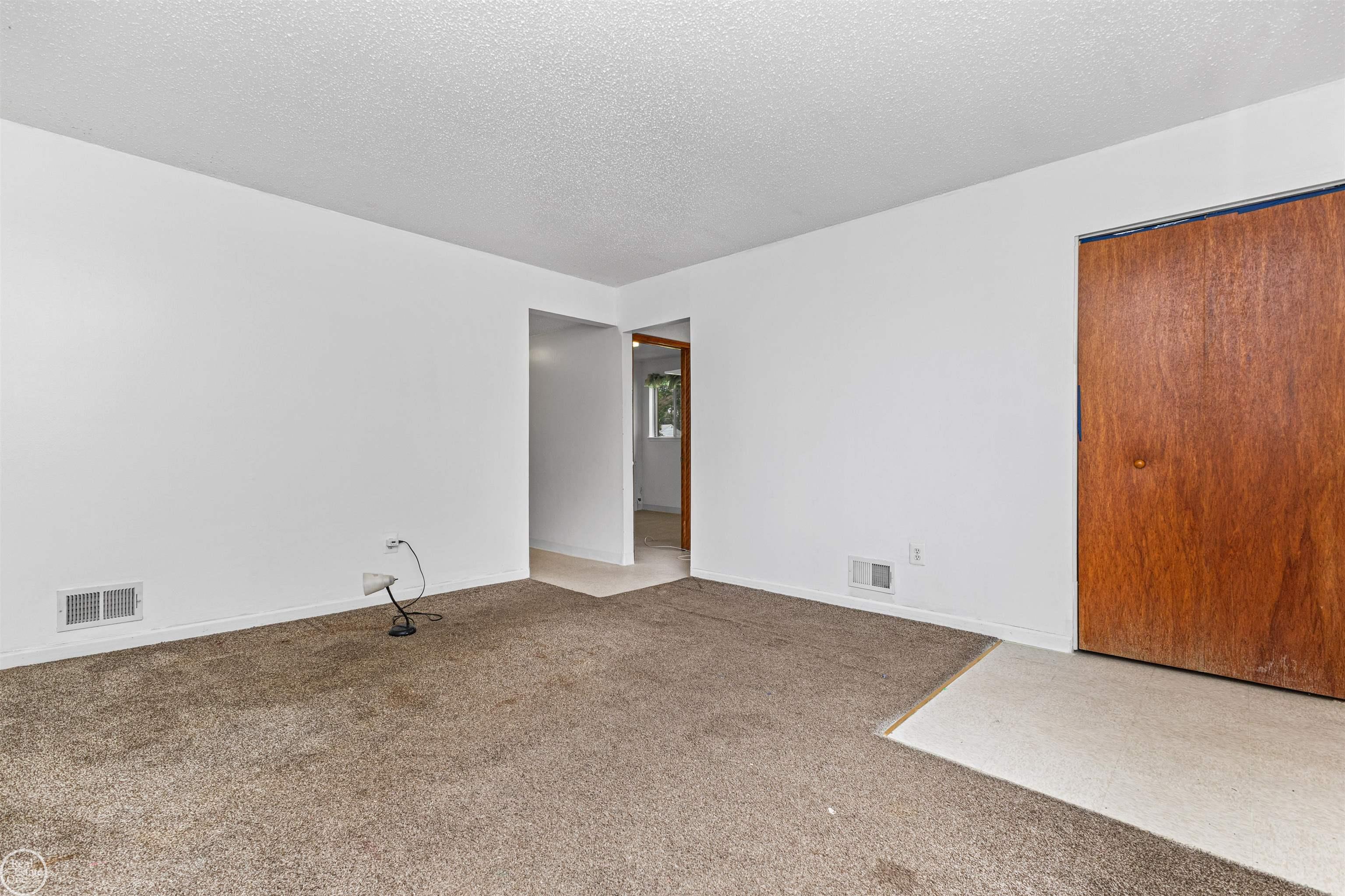 6793 Prospect Avenue Warren, MI 48091 - Photo 6 of 39