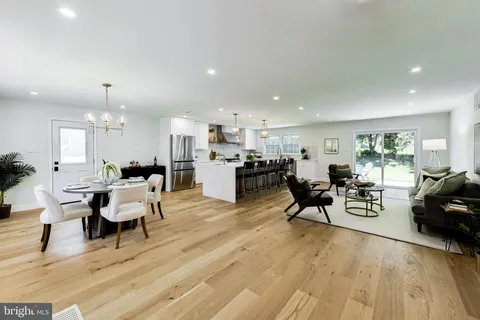 $1,095,000 | 11832 Enid Drive, Potomac, MD 20854