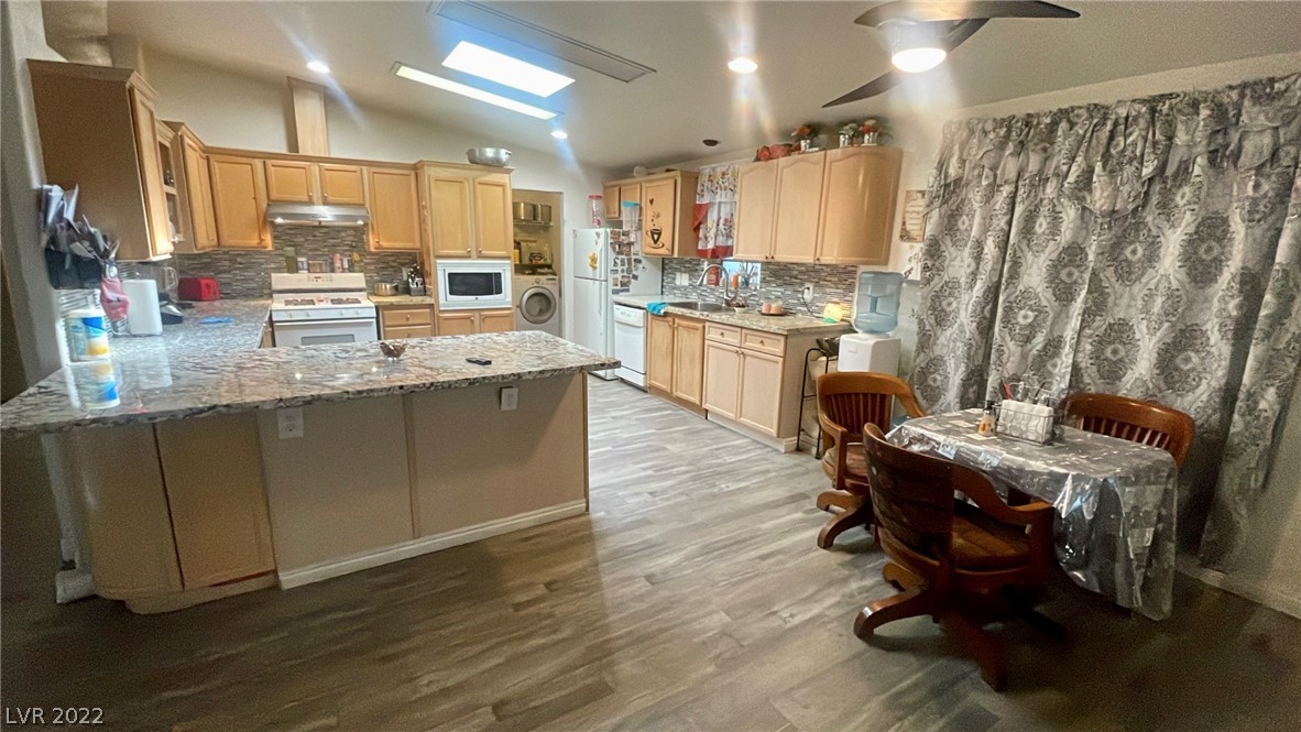 2778 Rainer Court Las Vegas, NV 89142 - Photo 8 of 54 Gallery Image 8