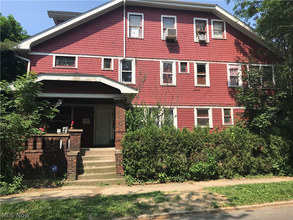 3317 Cedarbrook Road Cleveland, OH 44118 - Photo 1 of 26 Gallery Image 1