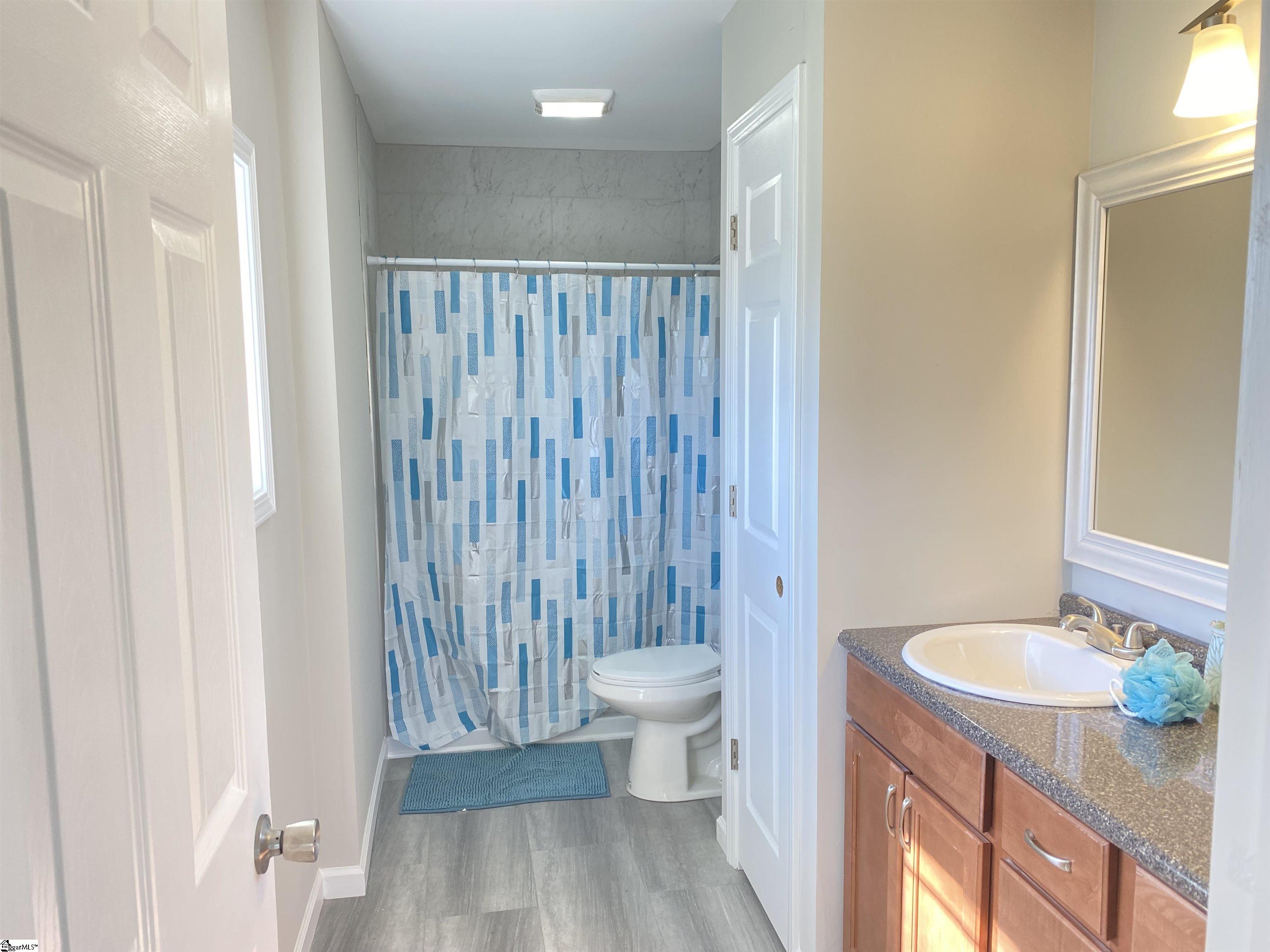 160 West Circle Road Gray Court, SC 29645 - Photo 8 of 18