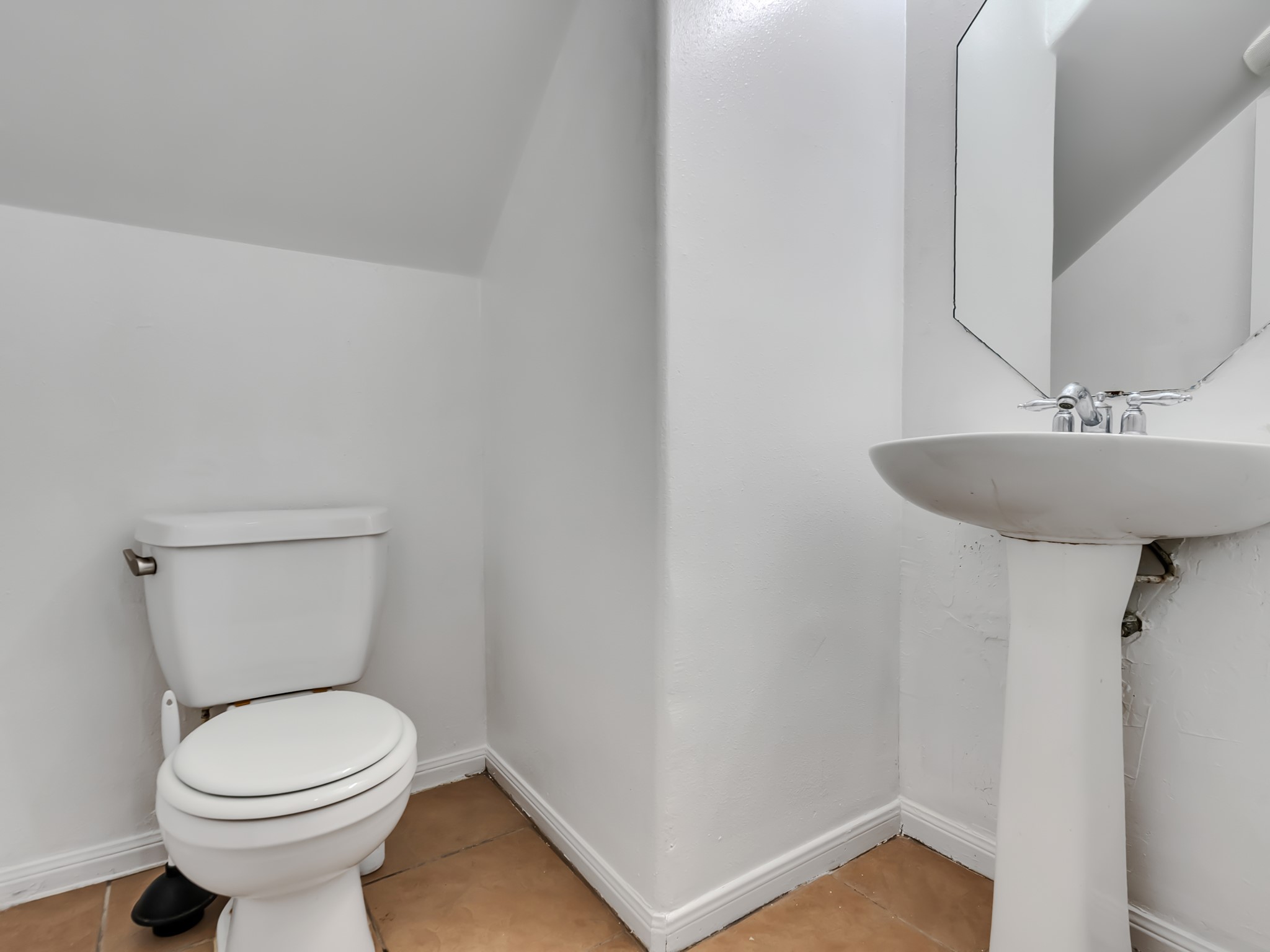 7211 Calcutta Spring Drive Houston, TX 77083 - Photo 6 of 17 Half bath tuck away
