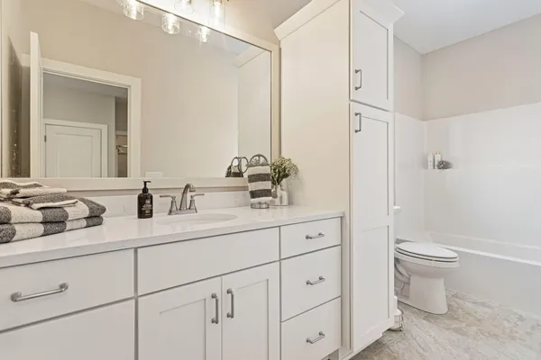 $444,900 | 11913 Smithfield Drive, Holland, MI 49424