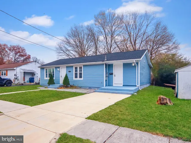 a view of a yard in front of a house