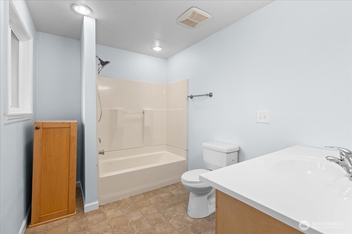 16625 126th Avenue Southeast Renton, WA 98058 - Photo 17 of 25 Gallery Image 17